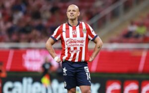 Chicharito regresa a la convocatoria de Chivas para enfrentar a Pumas