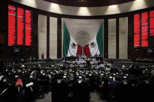 Diputados aprueban en comisiones reforma a la Ley de Amparo pese a críticas de la oposición