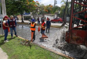 Supervisa Ana Paty Peralta continuo desazolve de avenidas principales