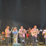 “Diana Vanoni y Los Dandys” deleitan al público en Cancún con su romanticismo