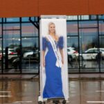 Miss Estonia llega a Tailandia dentro de una caja de Barbie y causa sensación rumbo a Miss Universe 2025