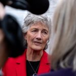 Catherine Connolly lidera el conteo de las elecciones en Irlanda