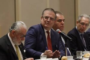 Ebrard viajará a Estados Unidos para cerrar tema de barreras comerciales