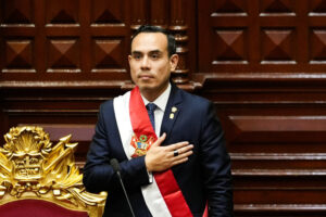 José Jerí asume presidencia interina de Perú