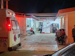 Bronca entre agentes de la Fiscalía termina en caos dentro de bar al Sur de Quintana Roo