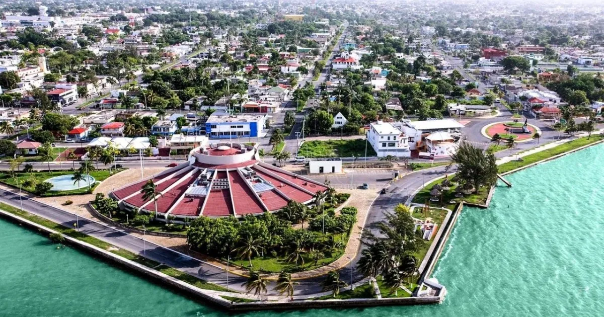 Quintana Roo conmemora 123 años de su creación con ceremonia cívica en Chetumal