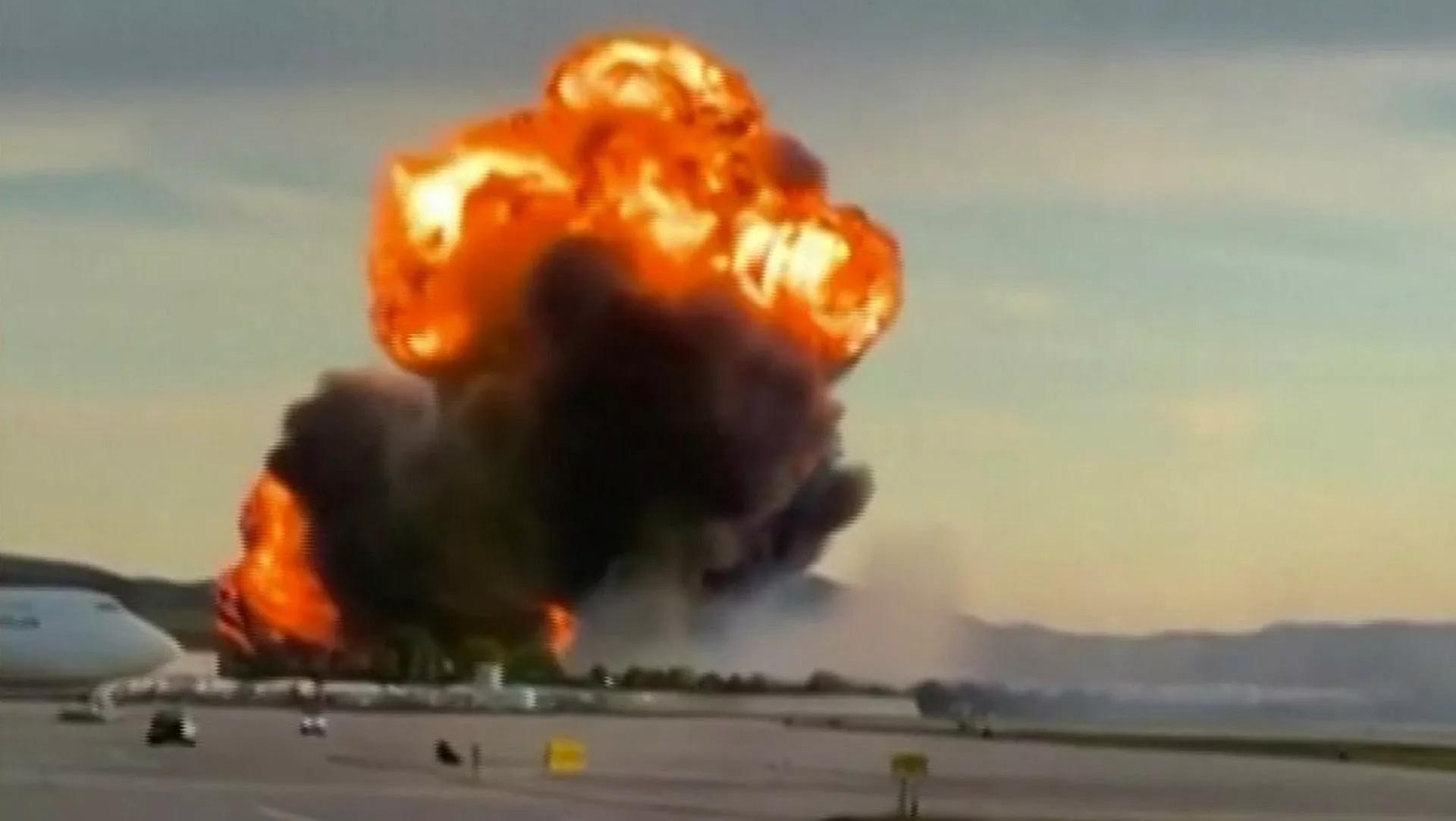 “Aproximadamente a las 5:20 PM ET de esta noche, el vuelo 2976 de UPS desde Louisville, KY, a Honolulu, un MD-11 con tres tripulantes a bordo, se vio involucrado en un accidente en Louisville”