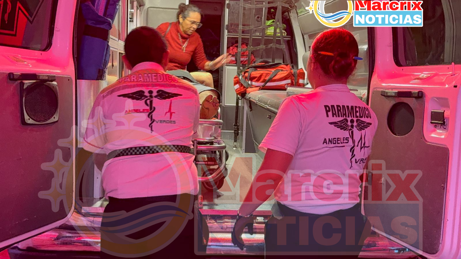 Balean a vendedor de marquesitas en Cancún