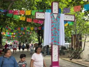Festejan Día de Muertos en el Panteón Los Olivos de Cancún 