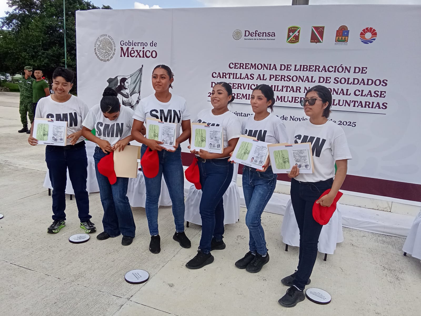 131 jóvenes concluyeron su Servicio Militar en Cancún y recibieron su cartilla liberada durante una ceremonia oficial.