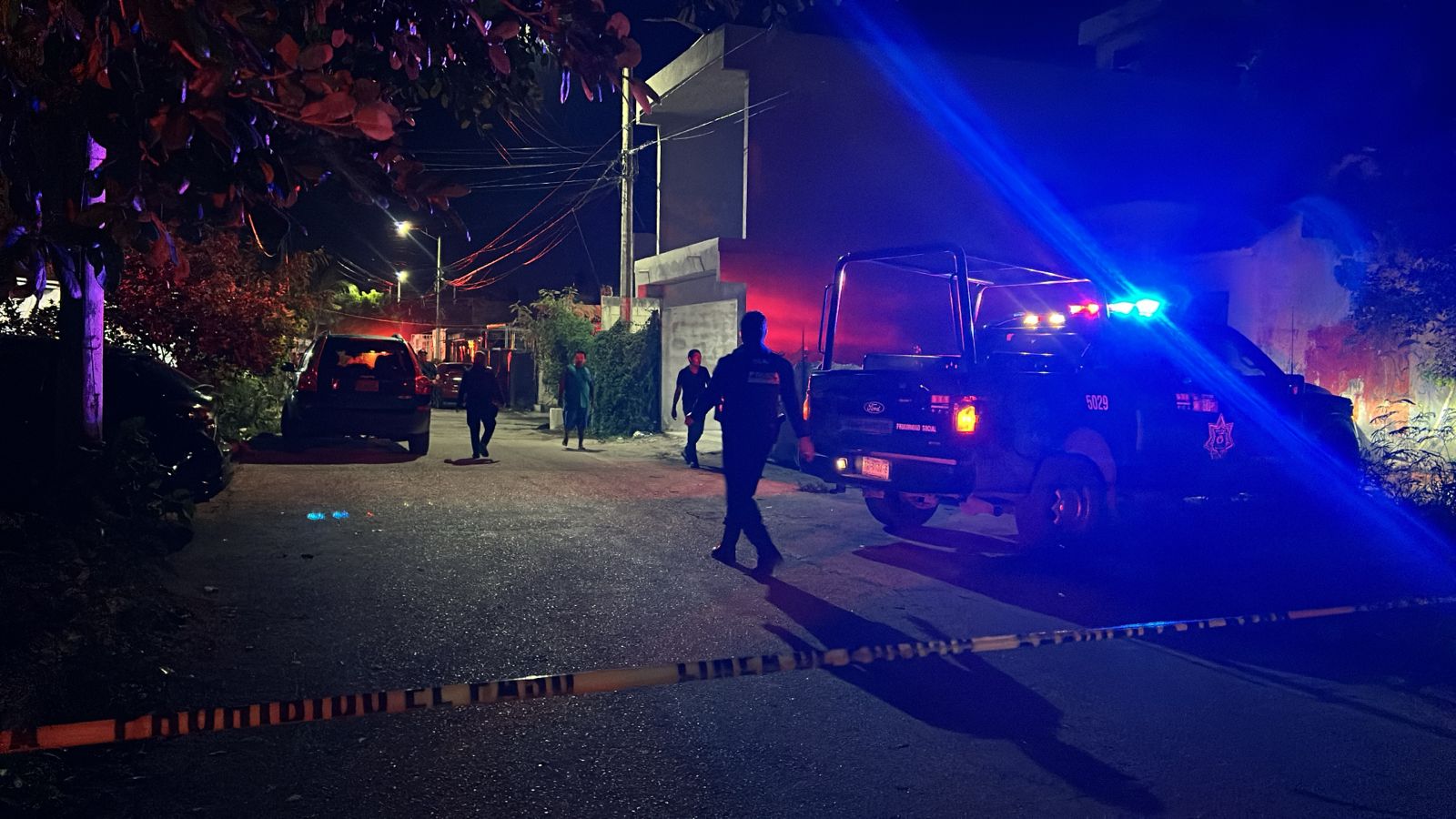 Al parecer una de estas cuatro personas baleadas perdió la vida en este ataque armado en Villas Otoch Paraíso.