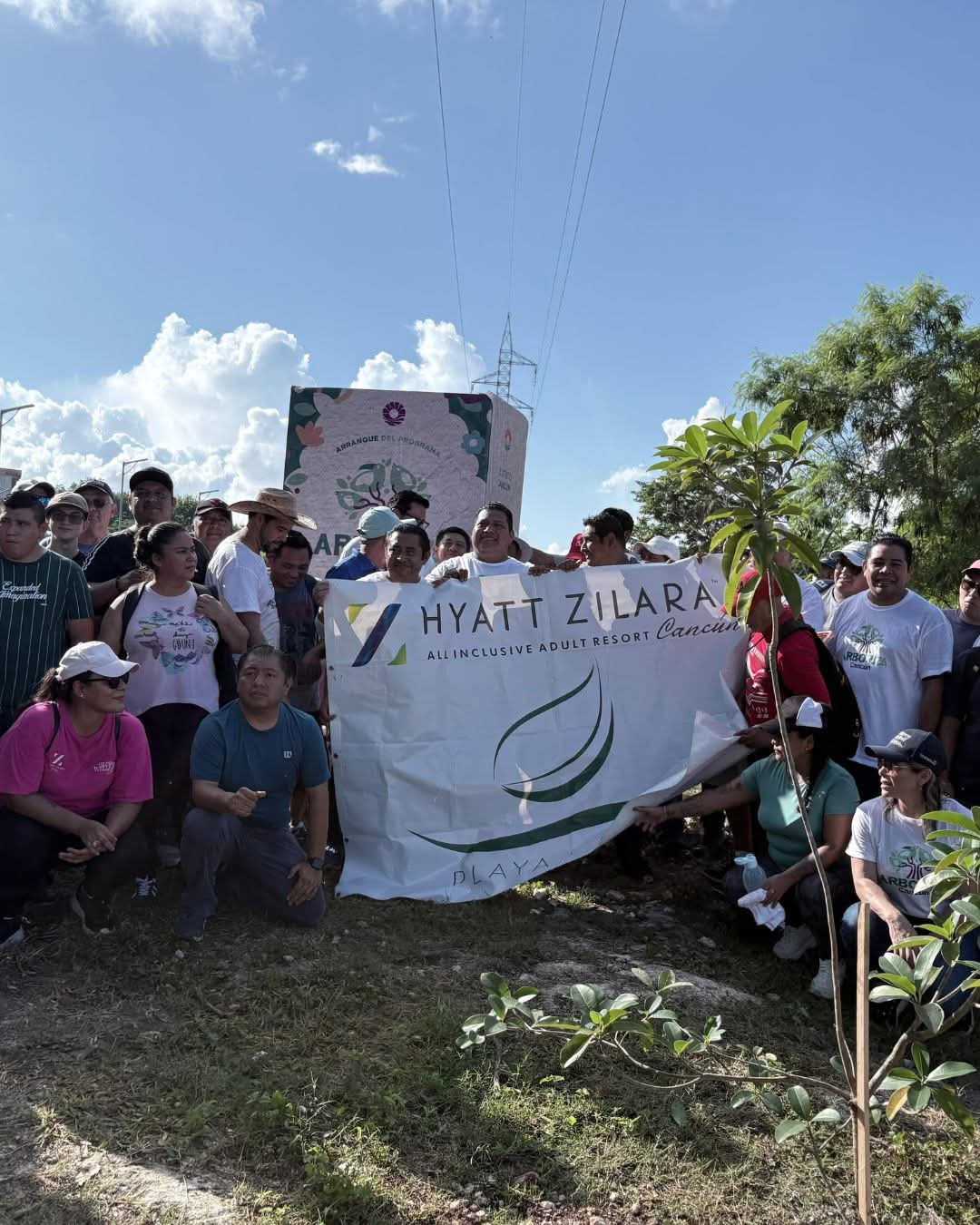 Jornada de “Arbolización” se realizó en la avenida Chac Mool esquina con la Talleres de Cancún con l participación del sector hotelero