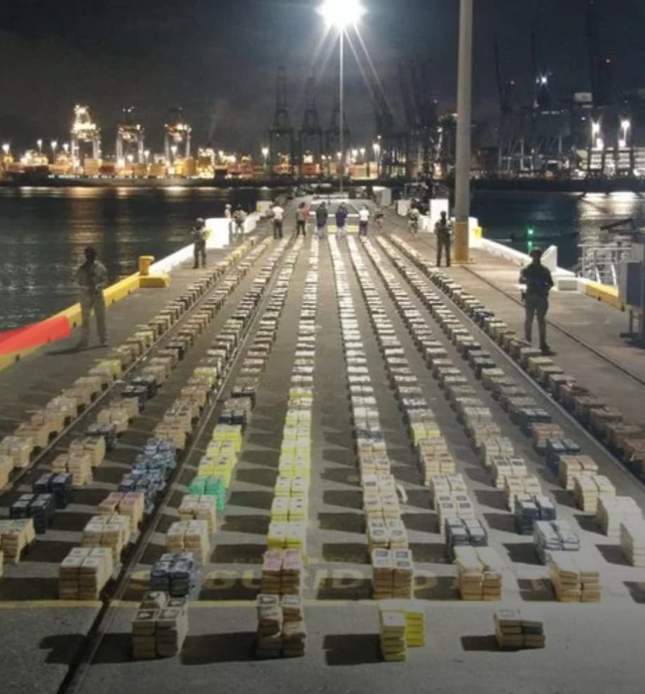 La droga, con un valor estimado de 200 millones de dólares, era transportada en un barco tipo remolcador que había zarpado desde Colombia con destino a Sinaloa, México