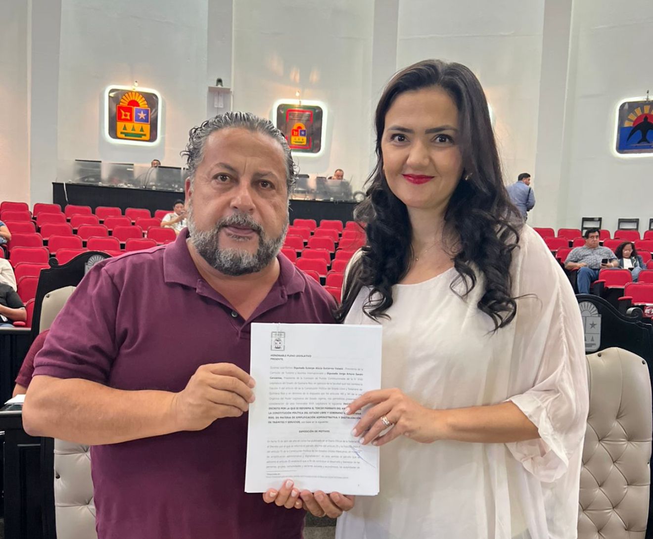 La diputada Euterpe Gutiérrez Valasis y el diputado Jorge Sanén Cervantes presentaron una iniciativa que combate el exceso de burocracia en todos los órdenes de gobierno.