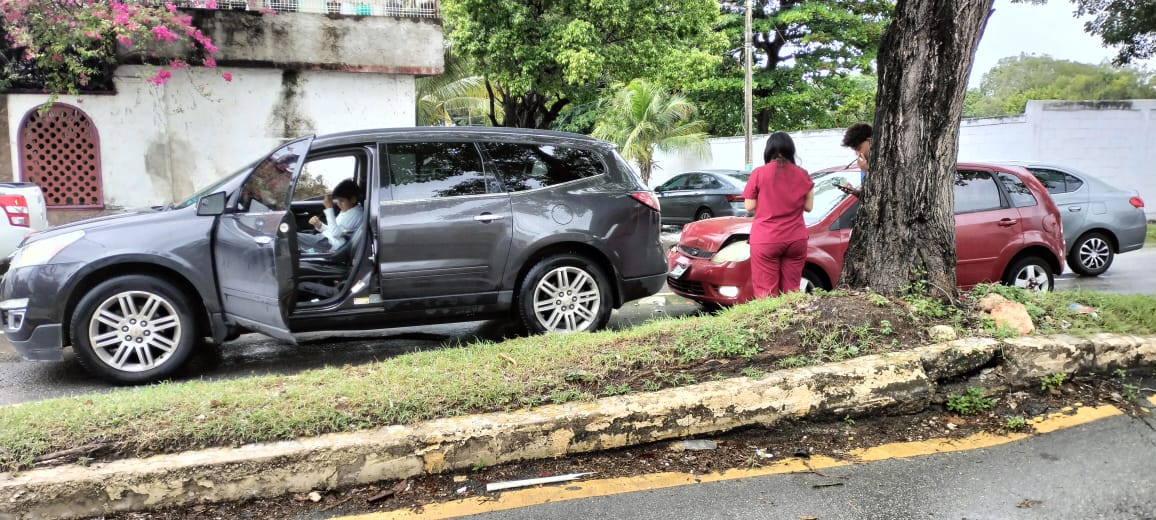 Falta de precaución y no guardar la distancia reglamentaria fue la causa de accidente en Chetumal que además ocasionó tráfico por más de 30 minutos