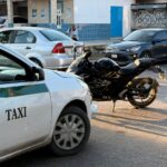 Accidente entre motocicleta Didi y taxi deja saldo de dos heridos en Cancún