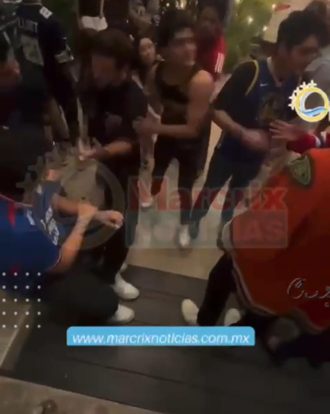 Mario Velasco agredió a golpes a un joven que trabaja como portero en un antro de la Zona Hotelera de Cancún.