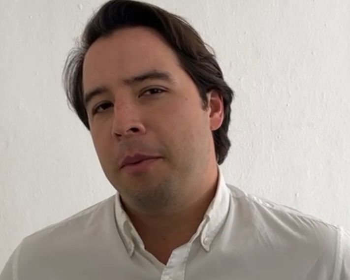 “Sería el estado el encargado de que se modifique las tarifa y ya no sería el municipio que lo haga a través de la Comisión Mixta Tarifaria lo haga, sino sería el estado”, reiteró.