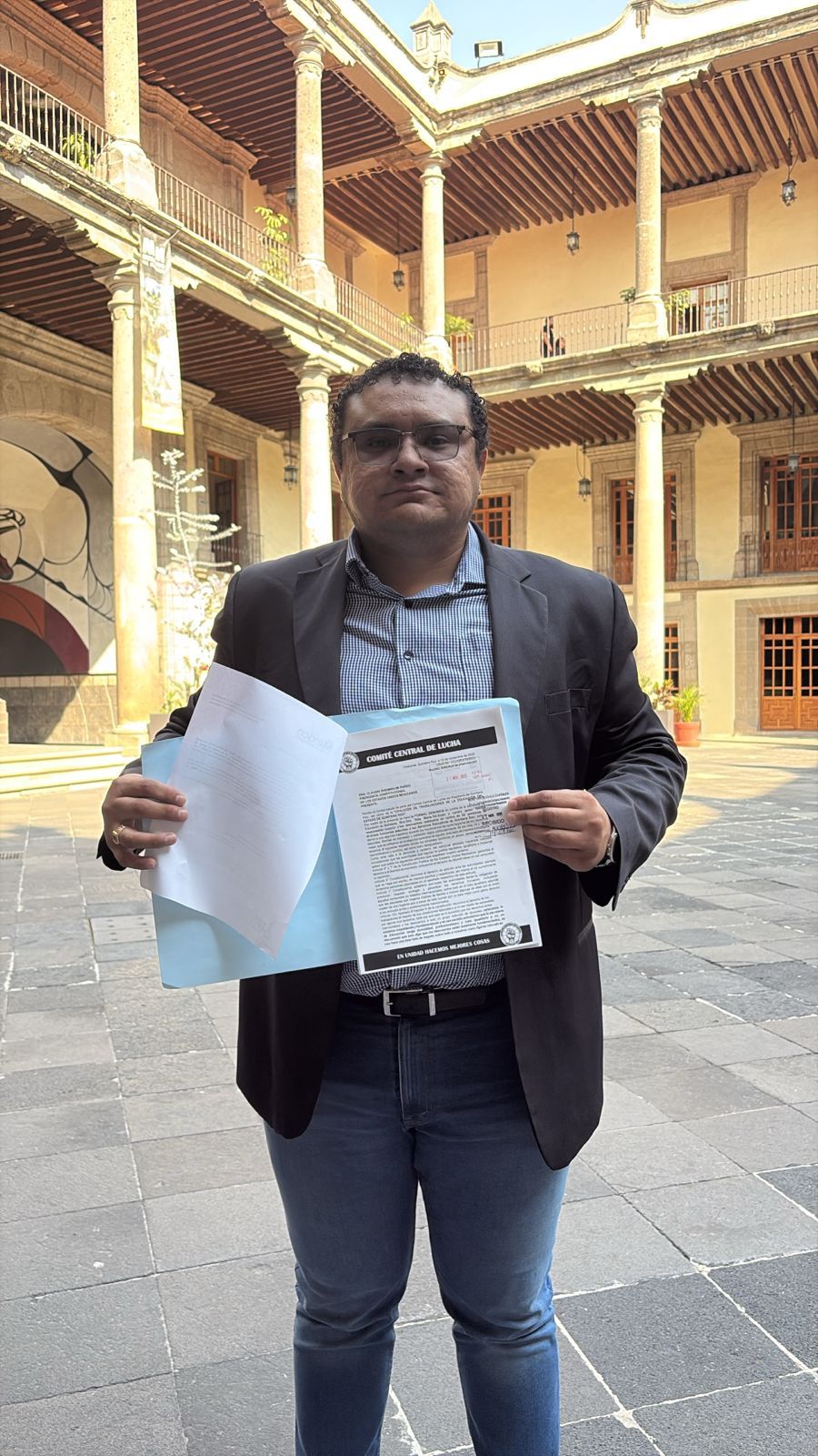 Xavier E. Méndez, entregó oficios en la Presidencia de la República y en la Secretaría de Educación Pública (SEP) para dar seguimiento al tema de los descuentos aplicados