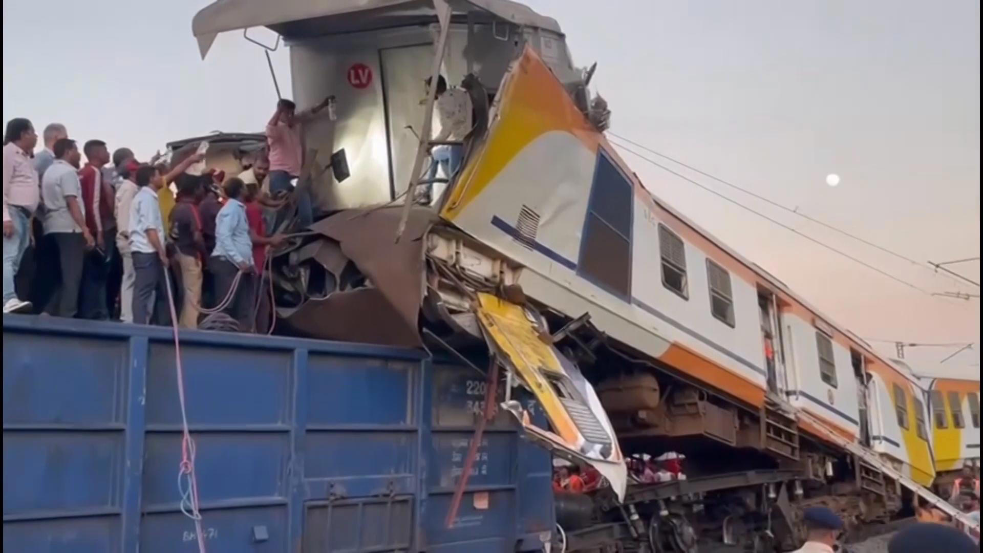 El choque de trenes en India reavivó el debate sobre la falta de seguridad en el servicio, a pesar de las inversiones en modernización.