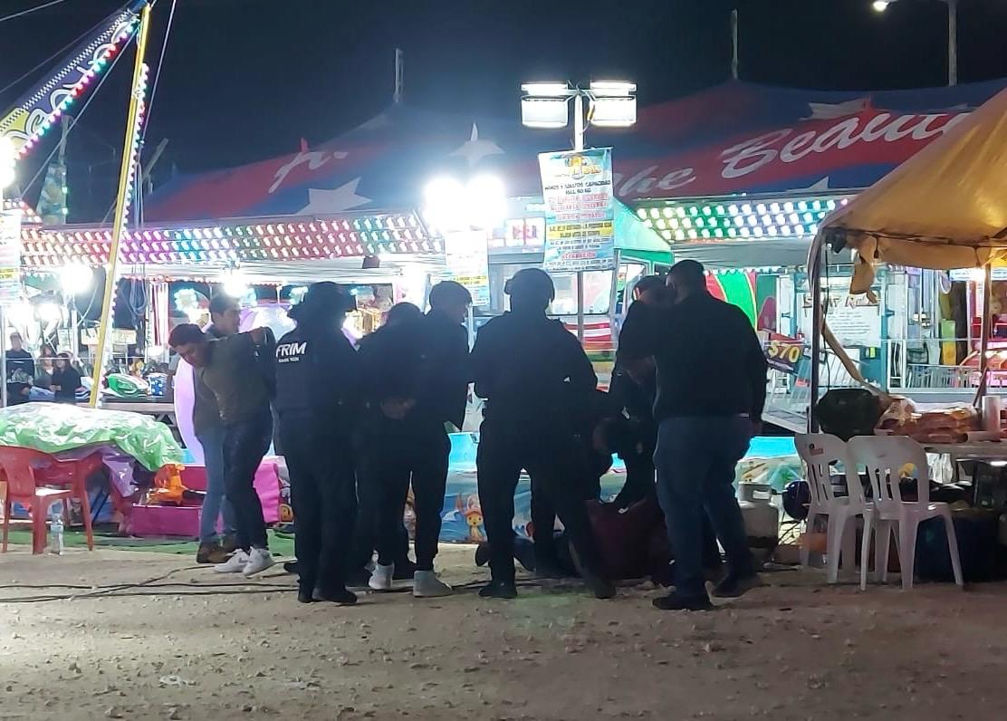 ¡Feria armada! Detienen a tres empistolados afuera de Cancún Mall