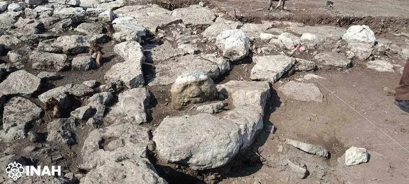 escultura preclásica del “señor anciano” hallada en el Tren Maya