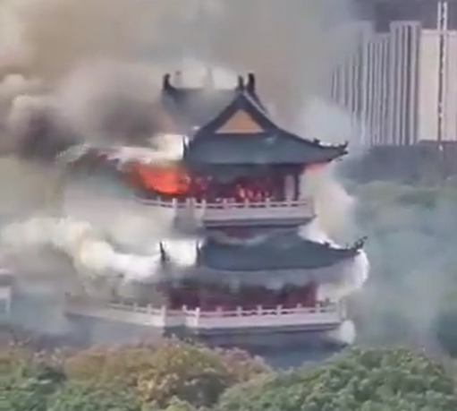 Incendio consume milenario templo en China