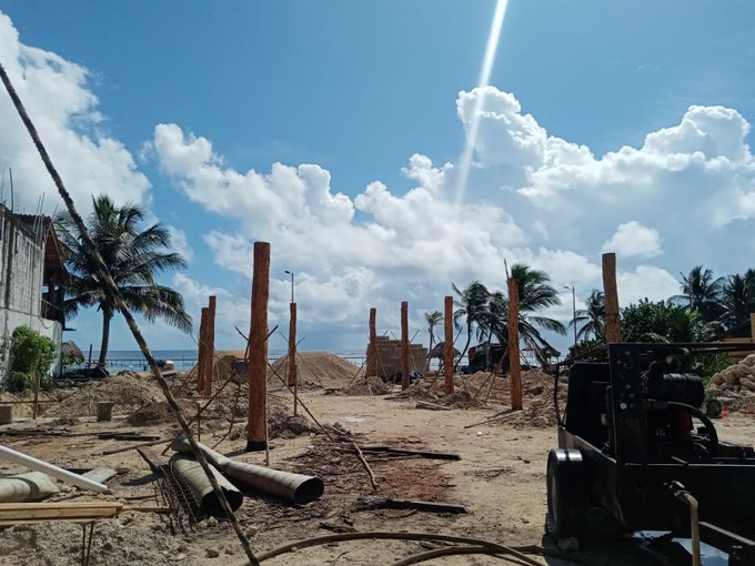 relleno ilegal en el malecón de Mahahual