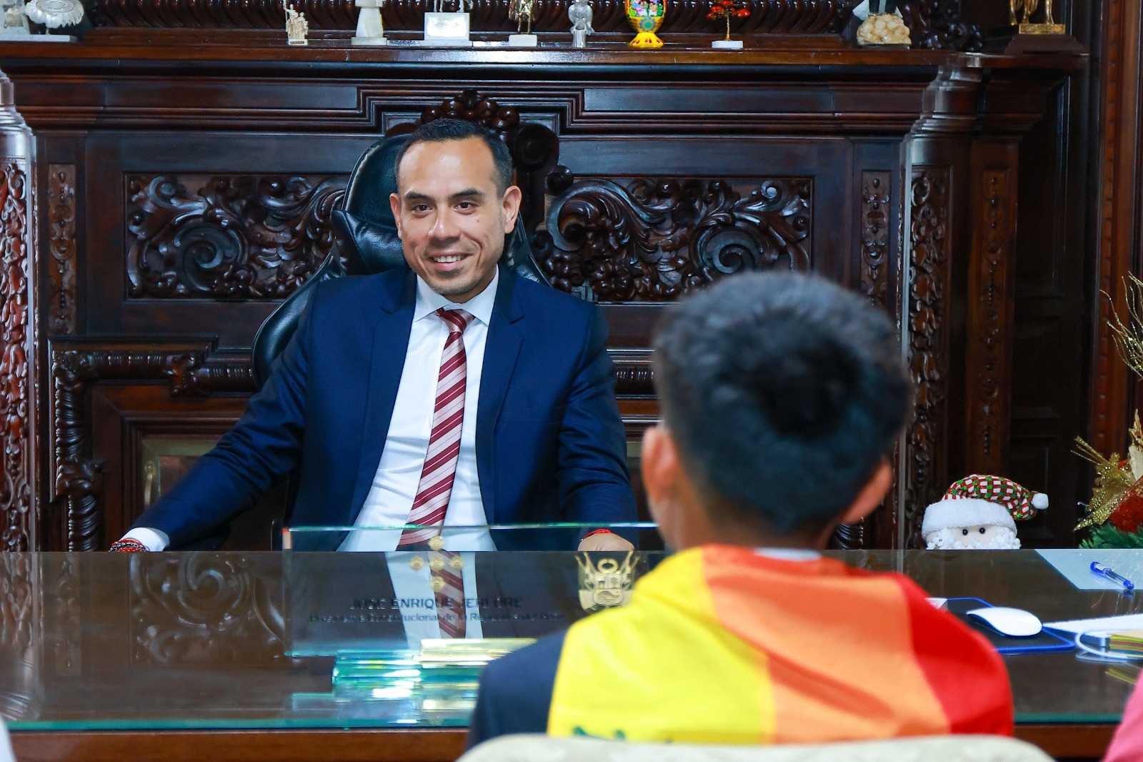 Pol Deportes visitó Palacio de Gobierno; José Jerí ofreció apoyo para su formación tras reconocer su impacto como narrador deportivo.