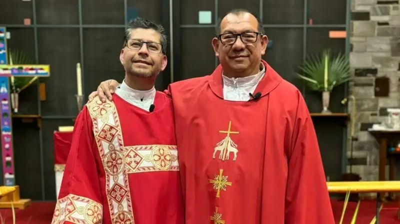 Sacerdote asume tutela temporal de menores ante riesgo de deportación