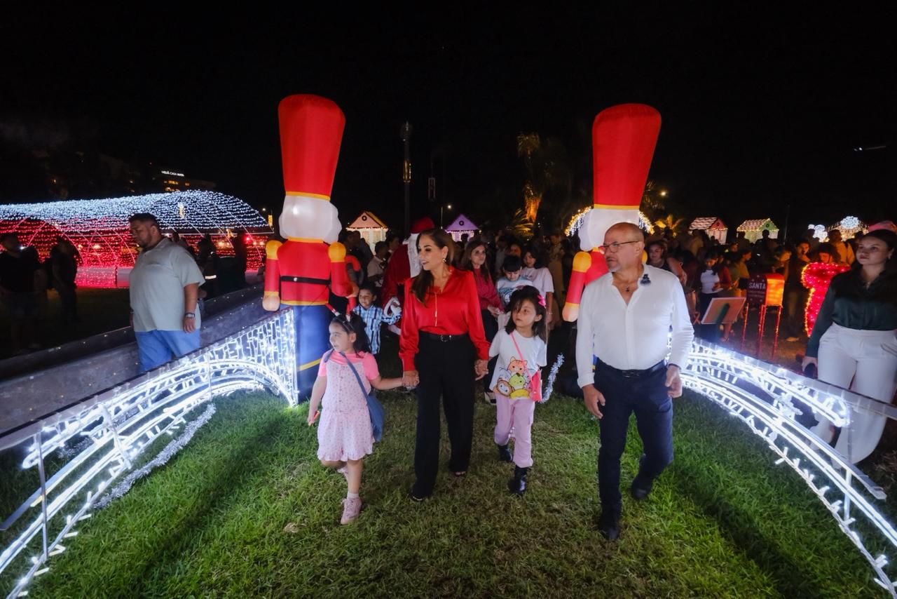 El corredor navideño en Cancún abrió la temporada decembrina con luces, actividades y espacios familiares en la Zona Hotelera.
