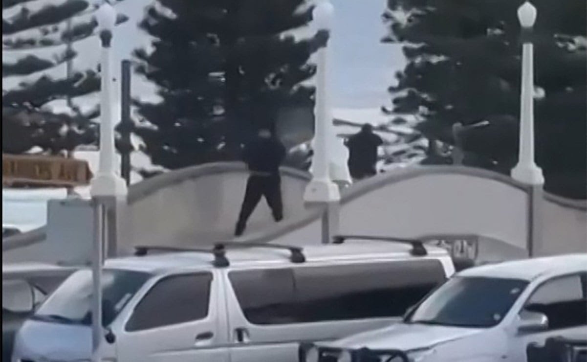 El atacante del tiroteo en Bondi Beach despertó del coma y permanece bajo custodia policial en Australia.