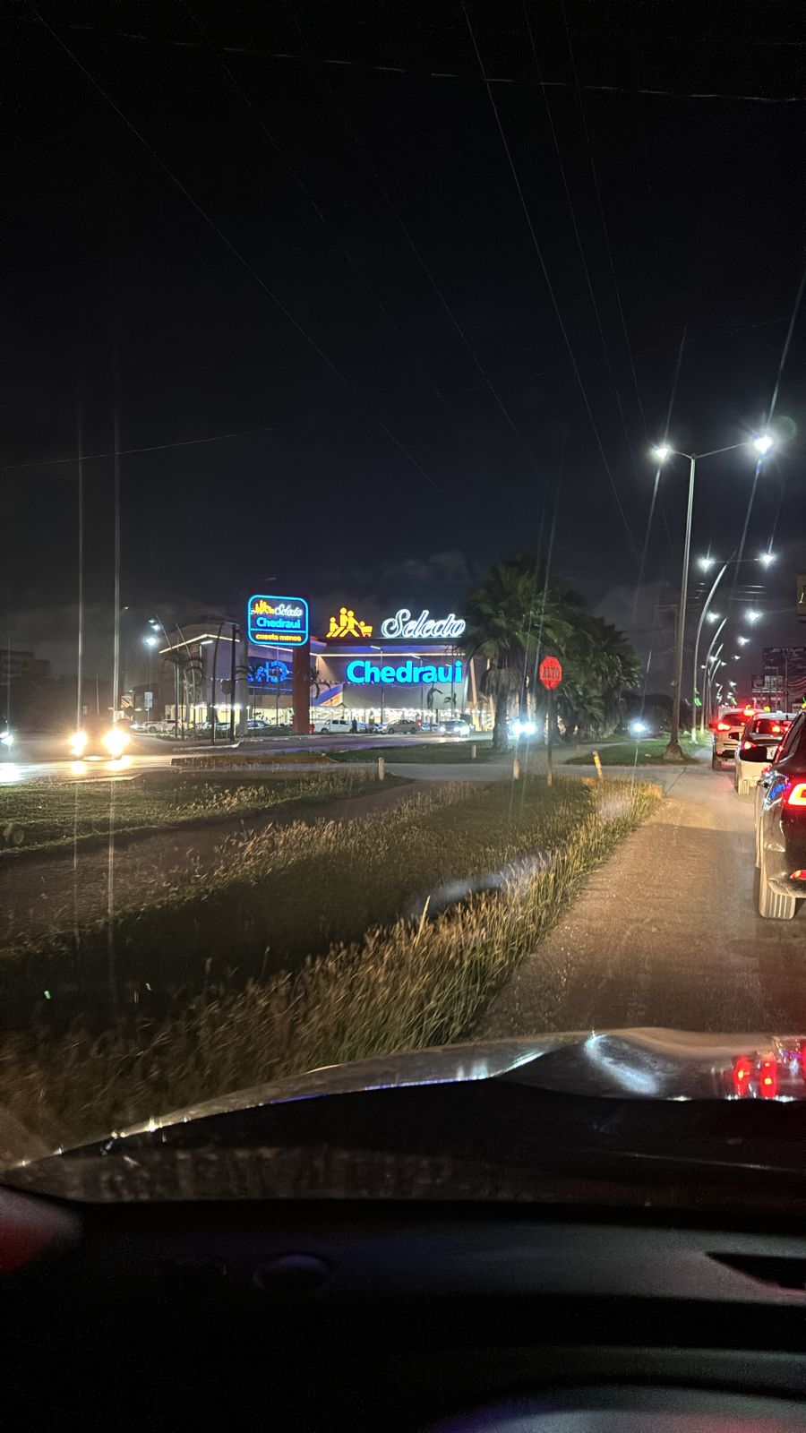 La sucursal, que es la cuarta en su categoría selecto en Cancún, recibió a una gran cantidad de clientes durante gran parte del día