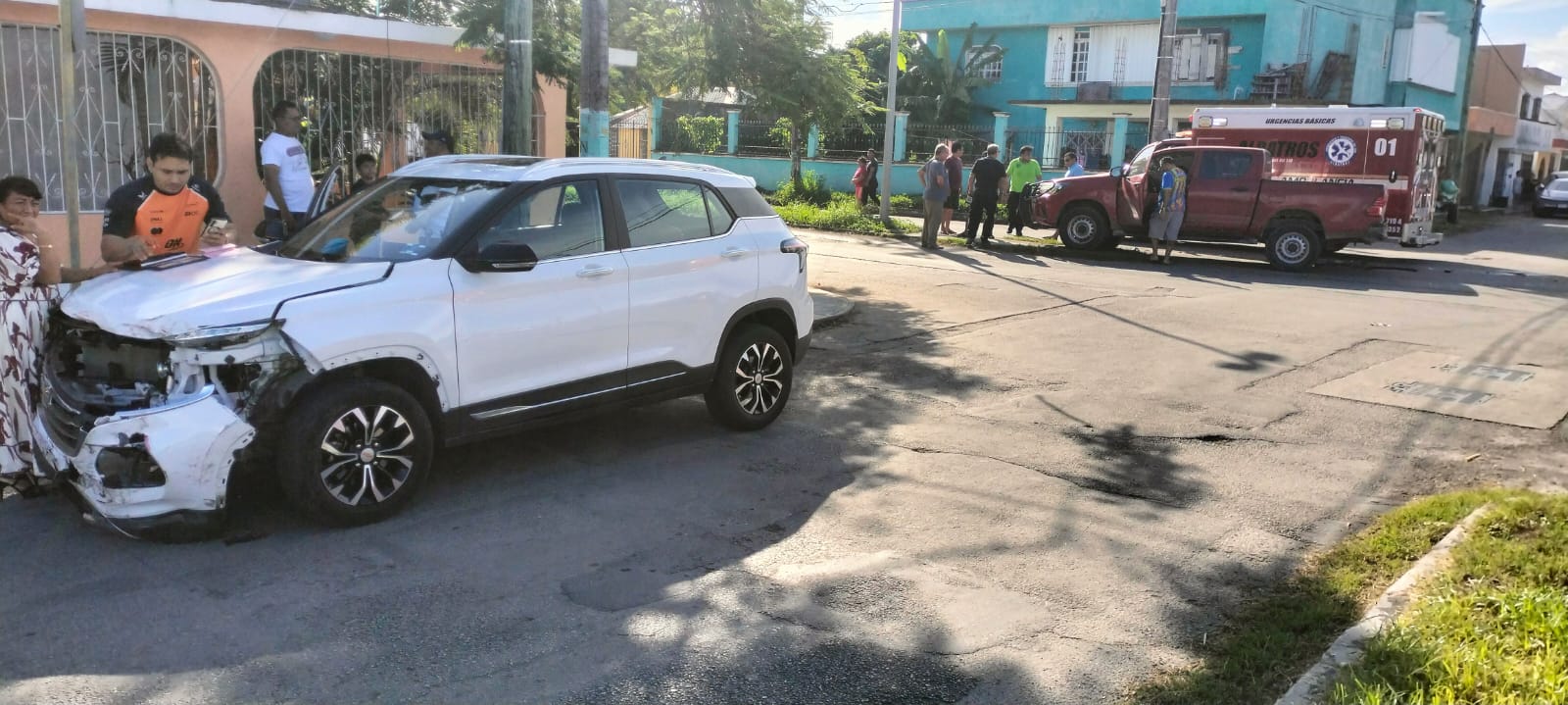 El percance dejó como saldo dos mujeres lesionadas, una de ellas trasladada a una clínica privada.