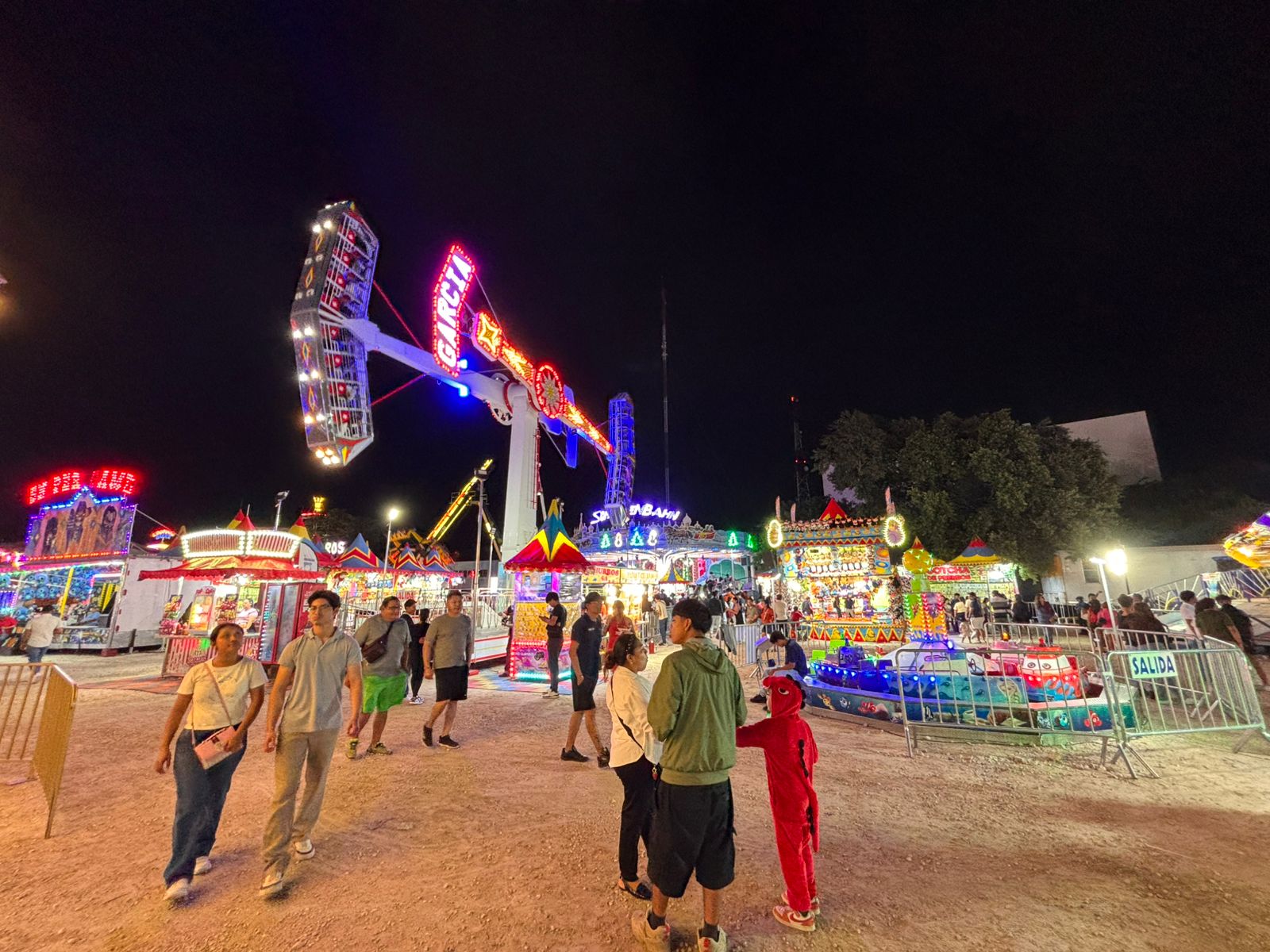 La Feria Navideña atrae a miles de familias cancunenses