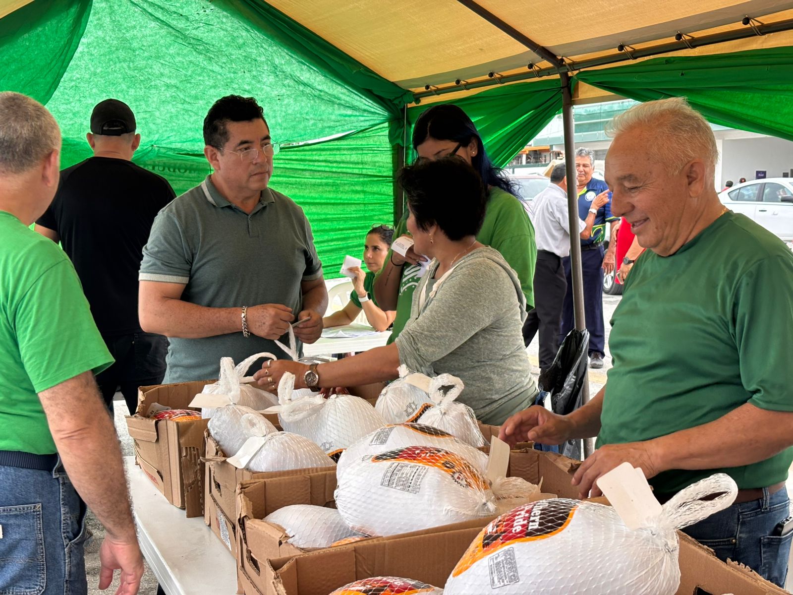 Taxistas de Cancún recibieron pavos por parte de su dirigencia sindical