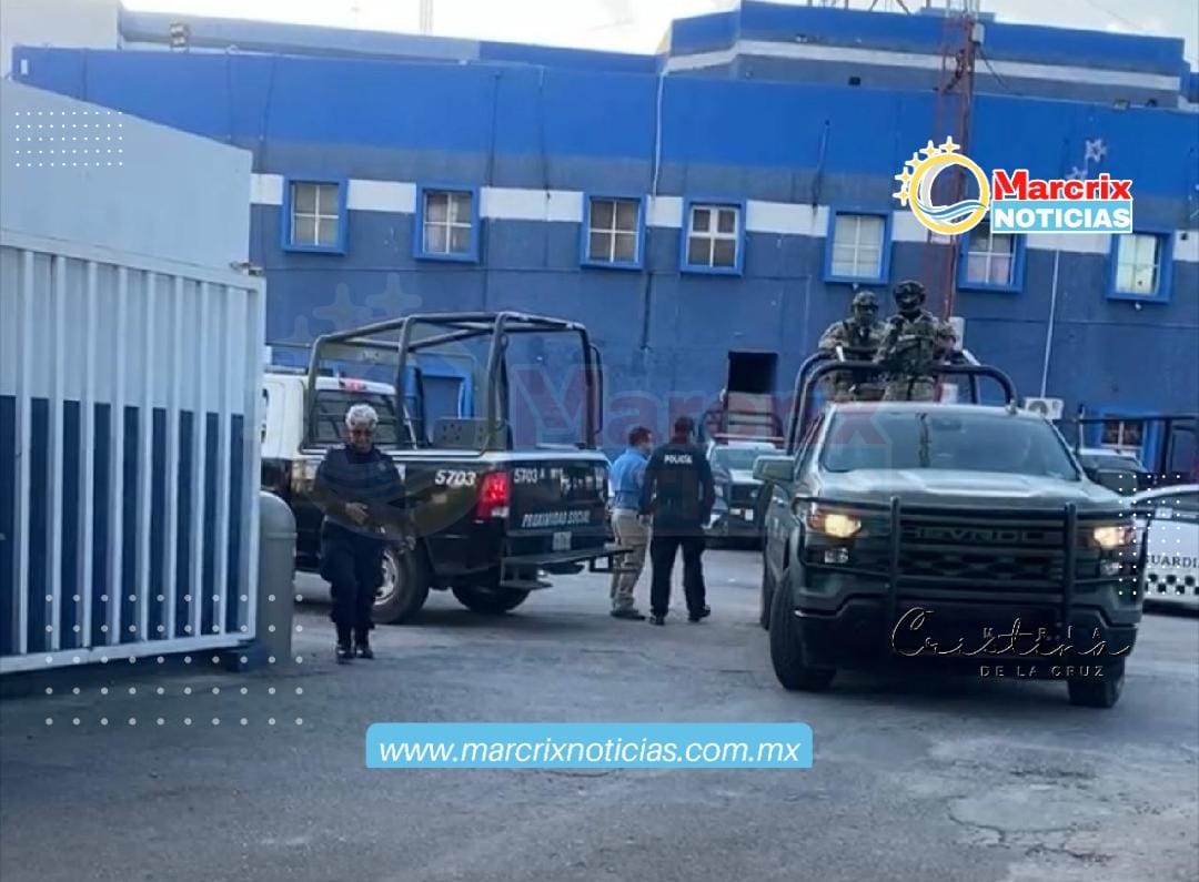 El Dober, además de drogas y armas de fuego, tenía 213 mil 370 pesos mexicanos y 5 mil 300 dólares estadounidenses.