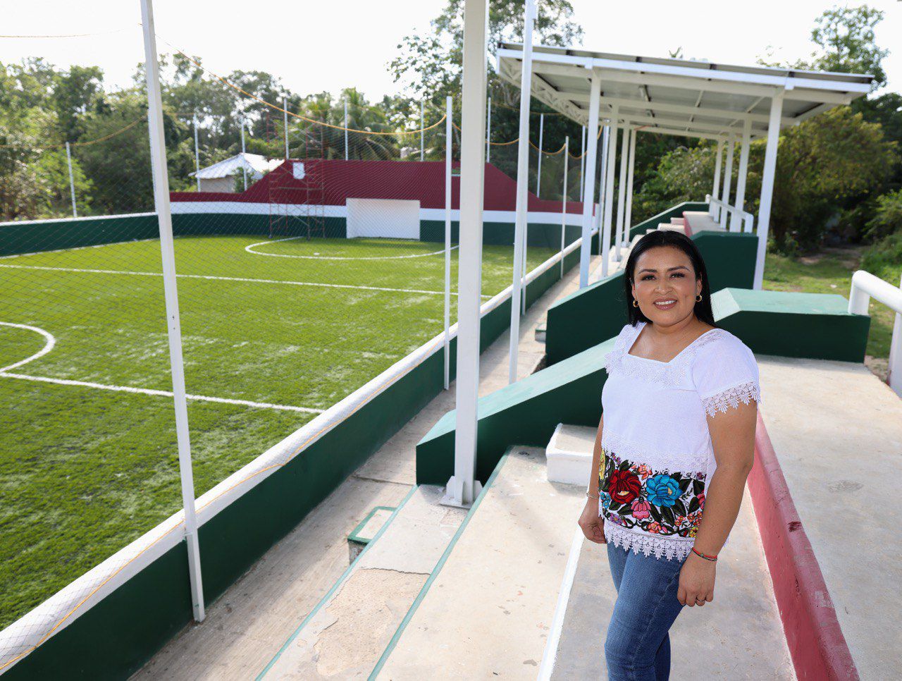 Mejoran infraestructura deportiva en Leona Vicario, municipio de Puerto Morelos