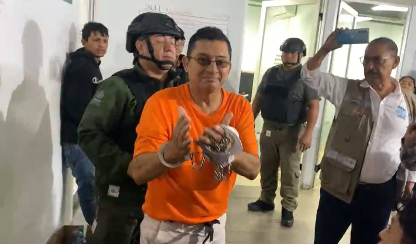 A su salida, Rafael León ofreció breves declaraciones a medios de comunicación, en las que expresó su postura frente al proceso legal que enfrenta, ahora por "Halconeo".