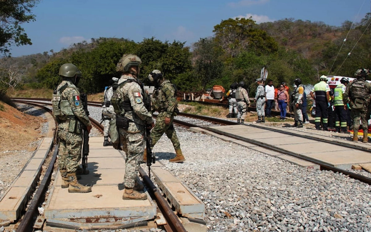 Peritajes federales avanzan con el hallazgo de la caja negra del Tren Interoceánico, para esclarecer las causas del percance y garantizar atención integral a víctimas y familiares.