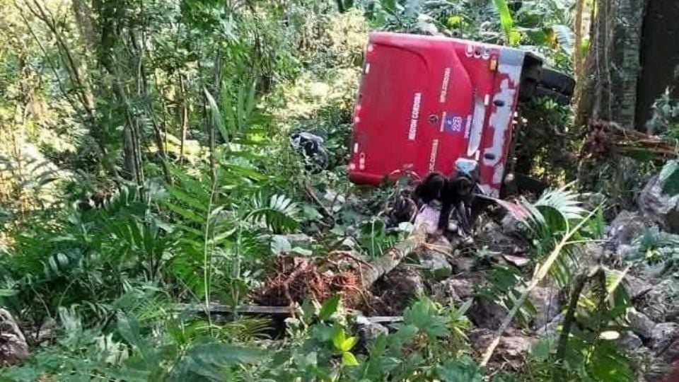se desbarranca autobús con estudiantes