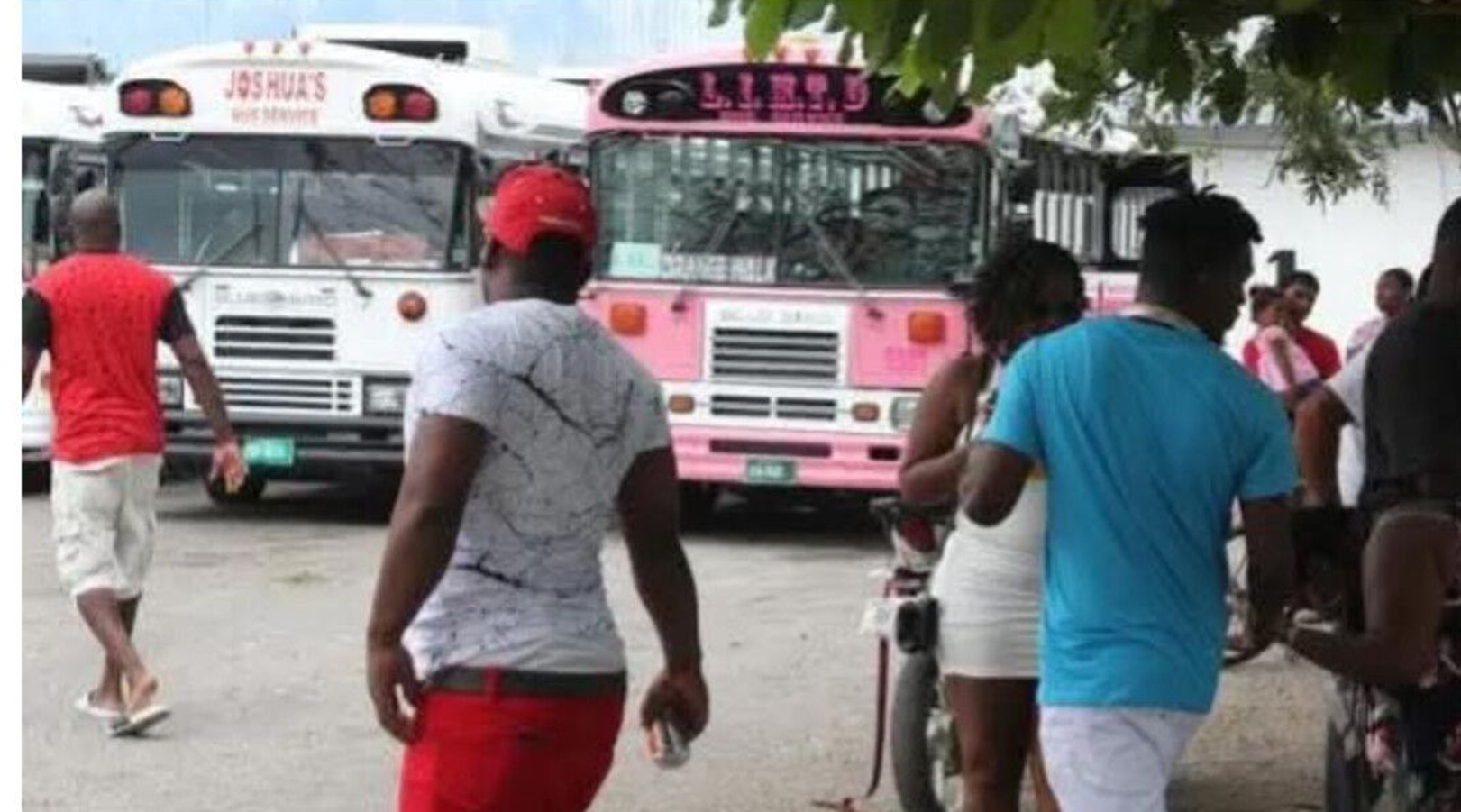 Diariamente cruzan beliceños hacia Chetumal, para acudir a diversas actividades como, cine, circos, discotecas, restaurantes, compra de abarrotes, ropas y zapatos, así como acudir a cita médica especialista.