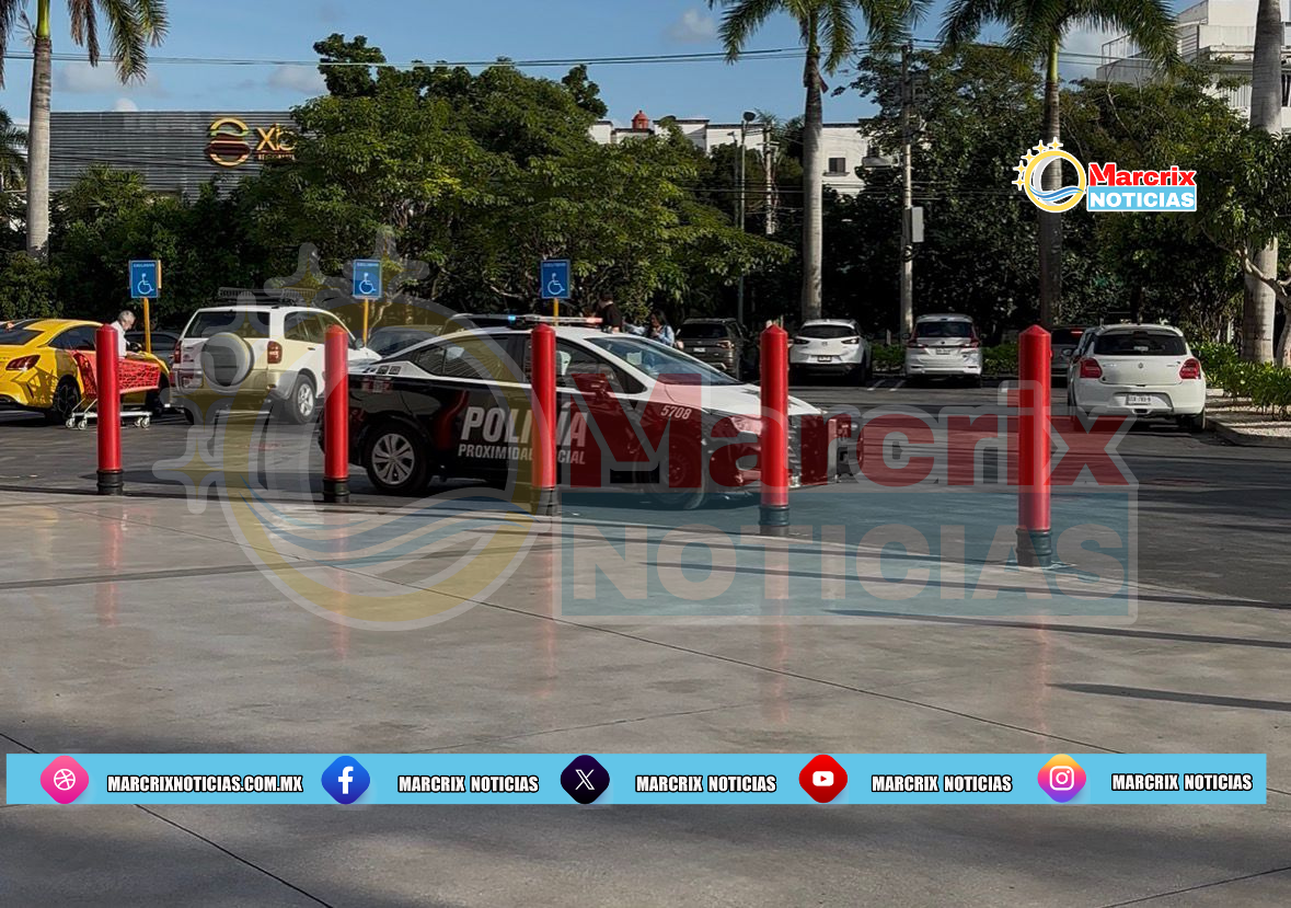 Refuerzan la vigilancia policial en el Costco de Cancún tras la denuncia de un asalto a mano armada en el estacionamiento.