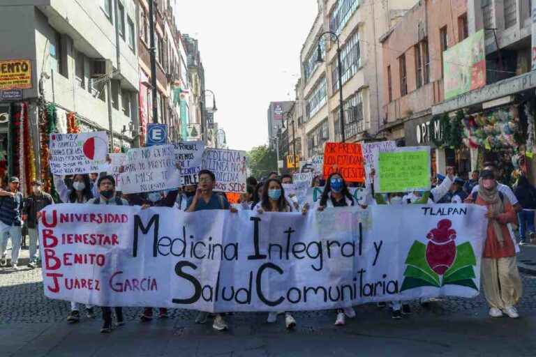 Egresados de la Universidad del Bienestar