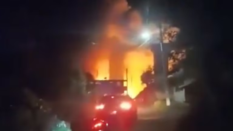 Explota pipa tras caer de puente en la autopista México-Tuxpan