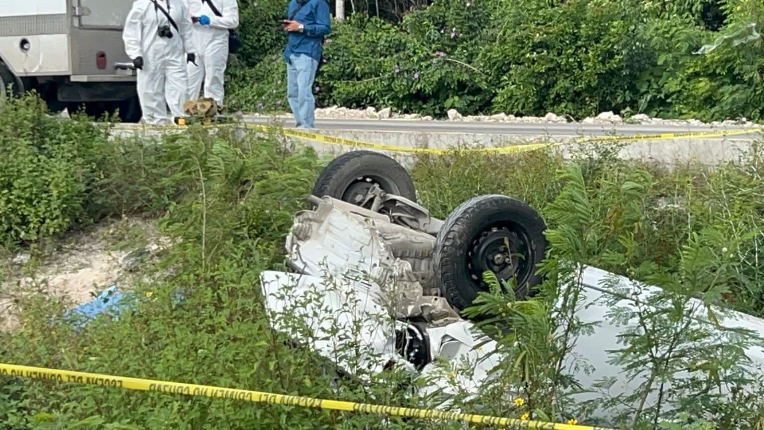 volcadura en la carretera Puerto Morelos–Cancún