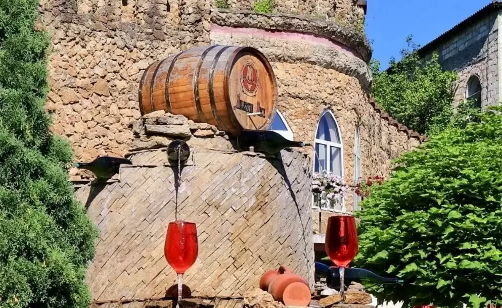 fuente de vino tinto