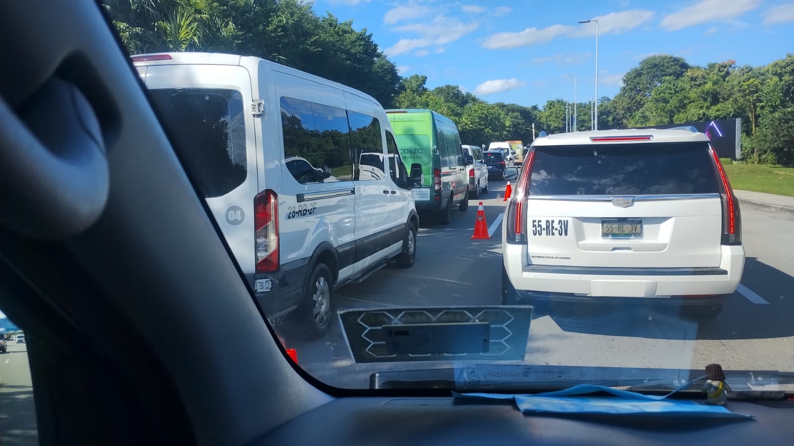 volcadura de pipa en la carretera federal 307