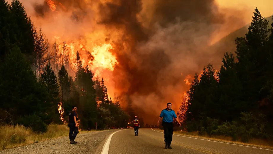 Fuego en la Patagonia argentina cumple cinco días sin control