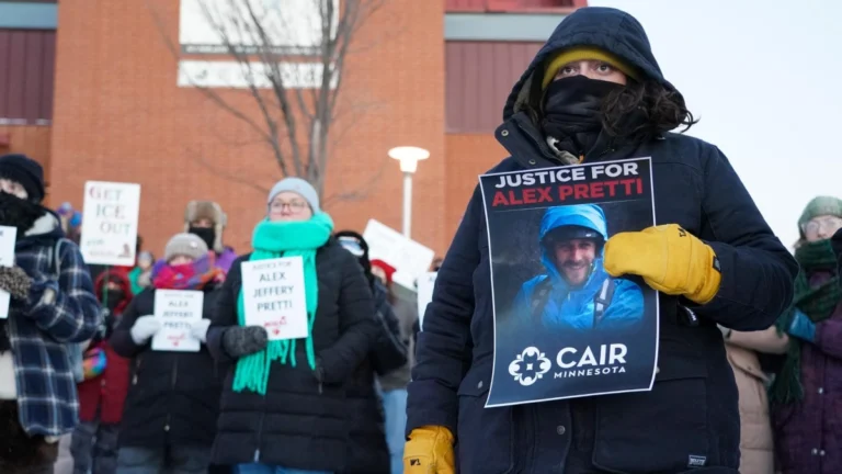 Familia de enfermero asesinado por el ICE acusa a Trump de difundir “mentiras enfermizas”